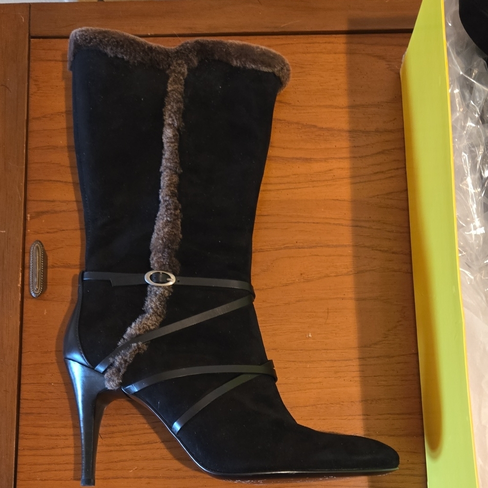 Elegant Black Fur-Trimmed Heeled Boots
